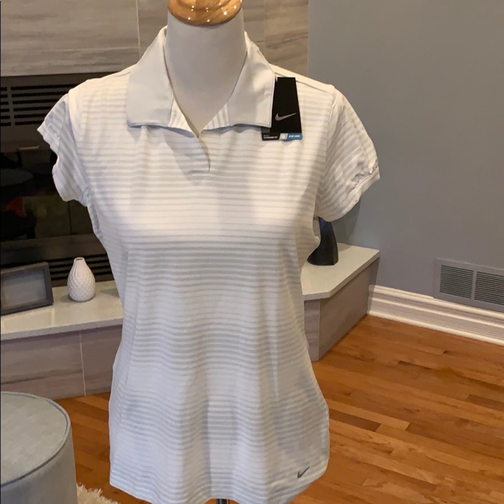 Women’s Nike dry fit golf ⛳️ shirt
